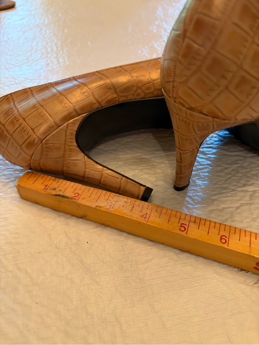 Liz Claiborne Cognac Croc-Embossed Pointed-Toe Pumps. Worn once! - Picture 2 of 4